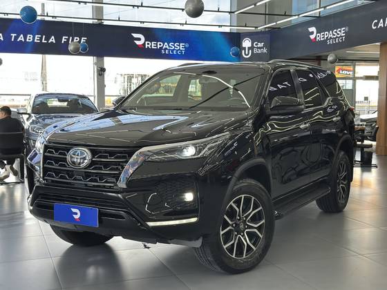 TOYOTA HILUX SW4 2.8 D-4D TURBO DIESEL SRX 4X4 AUTOMÁTICO